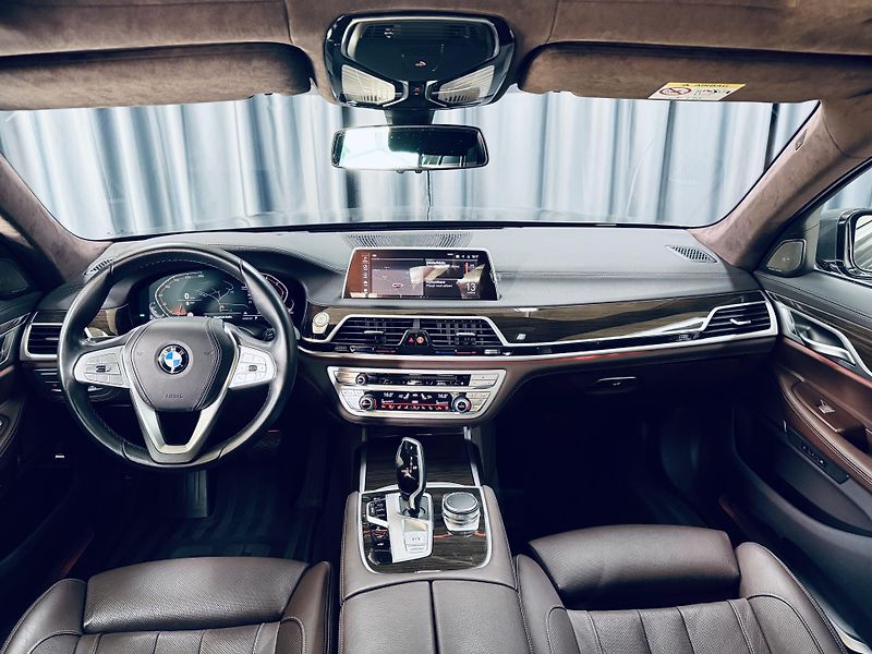 BMW Řada 7 (2020) 730xd*H&K*HUD*LASER* - fotka 38 z 44