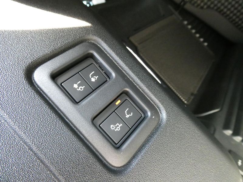 Land Rover Defender (2026) 110 3,0 X-Dynamic SE D350 - fotka 34 z 37