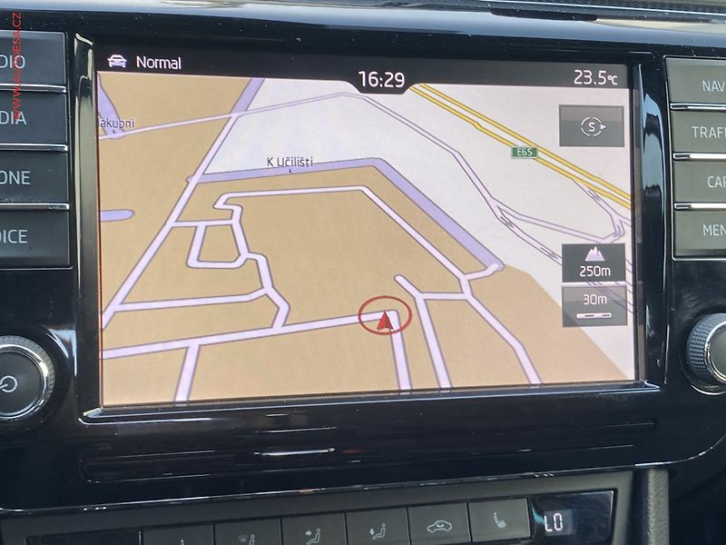 Škoda Superb (2017) 2.0 TSi 4x4, SportLine, DSG - fotka 13 z 17
