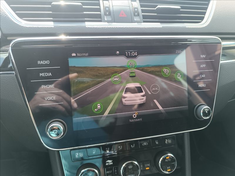 Škoda Superb 2,0 TDi, DSG Laurin & Klement - fotka 16 z 25