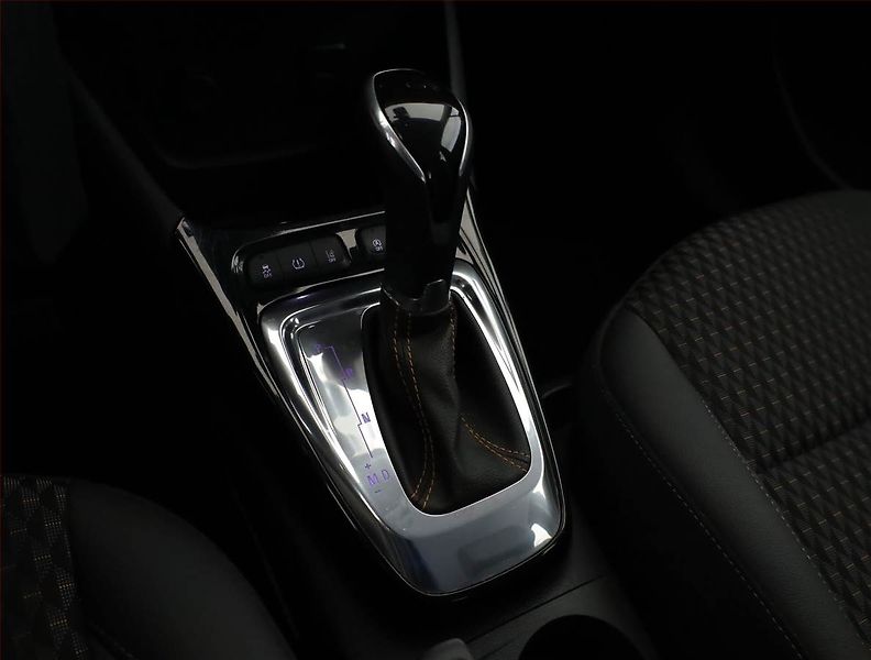 Opel Crossland X (2019) 1.2 Turbo, Automat, Serv.kniha - fotka 12 z 19