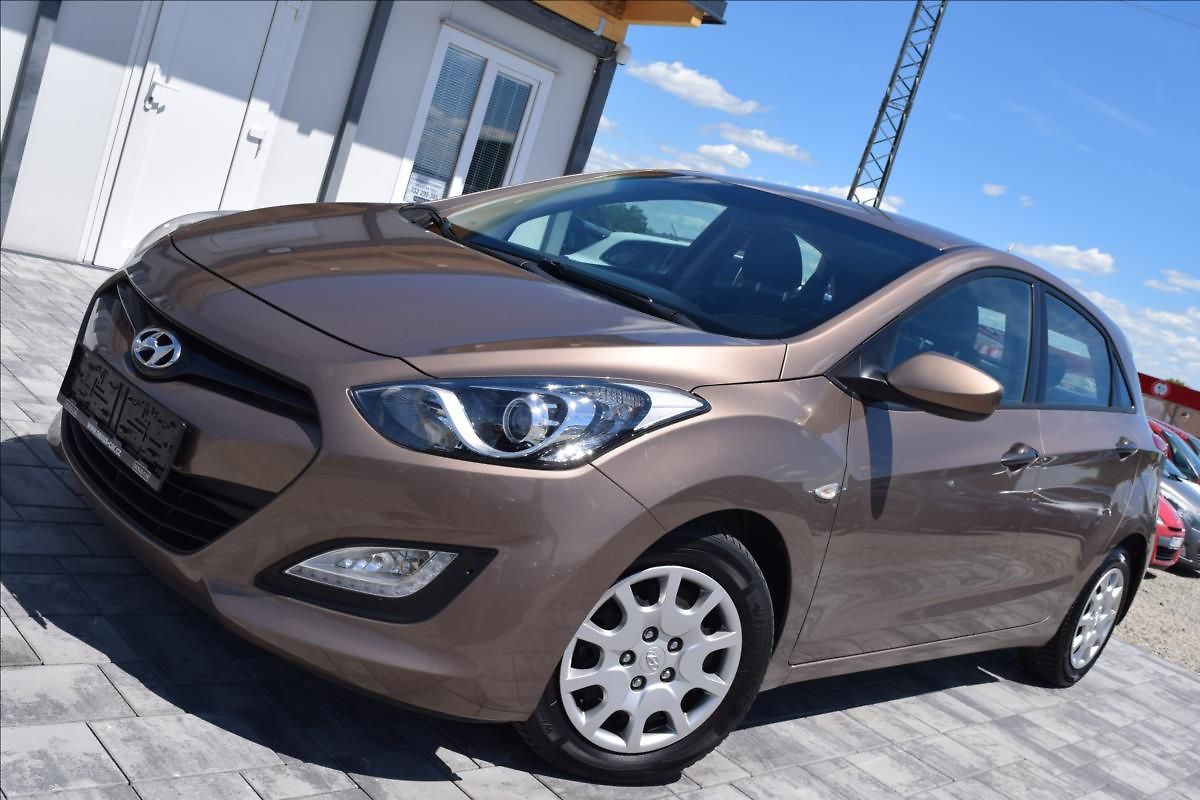 Hyundai i30 1,4 i 73KW NÍZKÉ KM NOVÁ STK