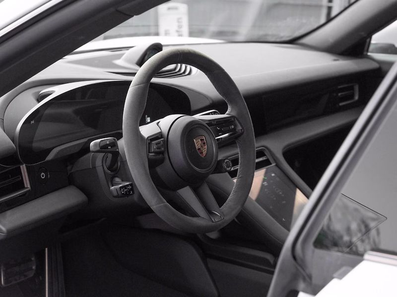 Porsche Taycan 4S Cross Turismo BOSE Matrix - fotka 14 z 23