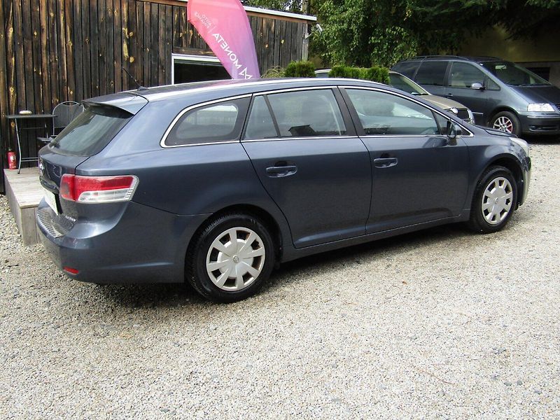 Toyota Avensis (2010) 1.6 16V  97kW  ZIMNÍ PNEU - fotka 10 z 37