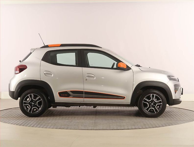 Dacia Spring (2022) Electric 45 (27 kWh), SoH 91% - fotka 6 z 22