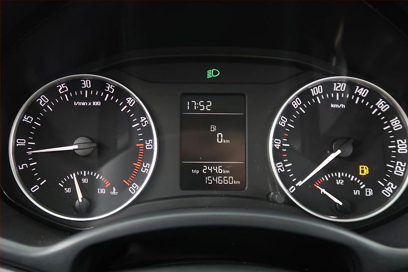 Škoda Octavia (2011) 1.6 TDI, Tempomat - fotka 11 z 15