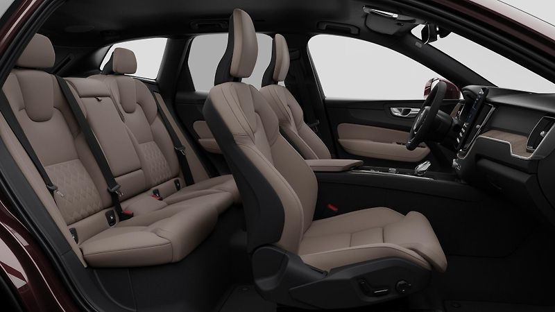 Volvo XC60 (2026) B5 AWD AUT BRIGHT PLUS - fotka 4 z 12
