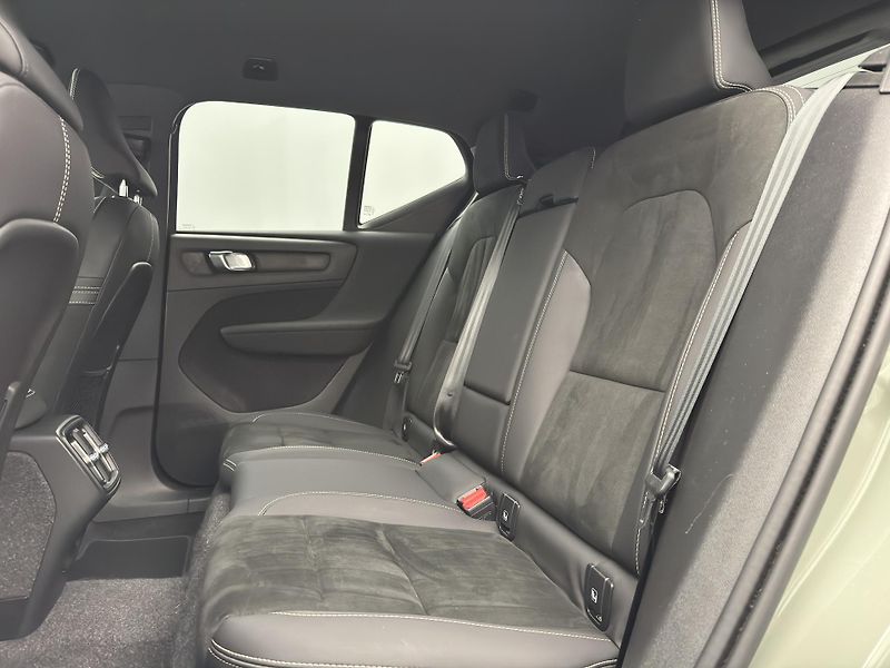 Volvo XC40 B3 CORE AUT  - fotka 6 z 42