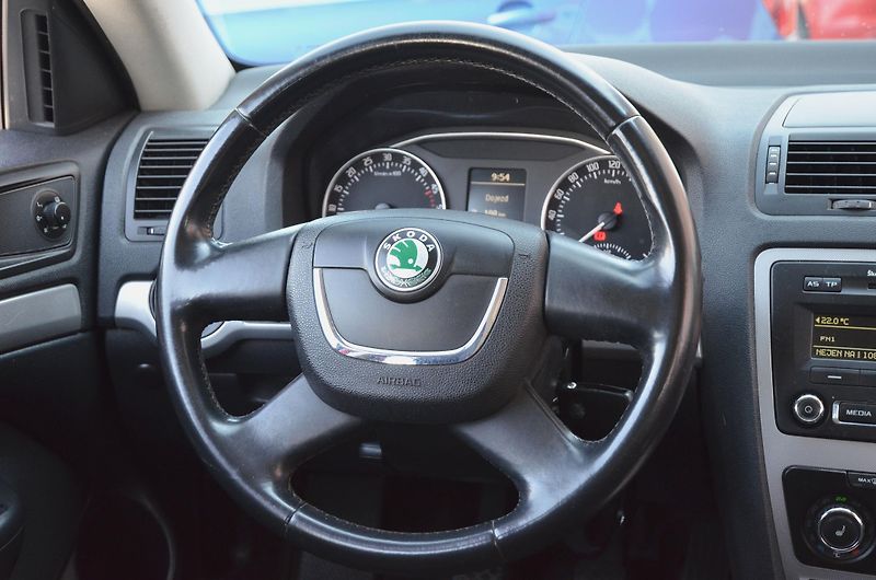 Škoda Octavia (2009) 1.9 TDi 77kW BXE Elegance / ČR - fotka 21 z 30