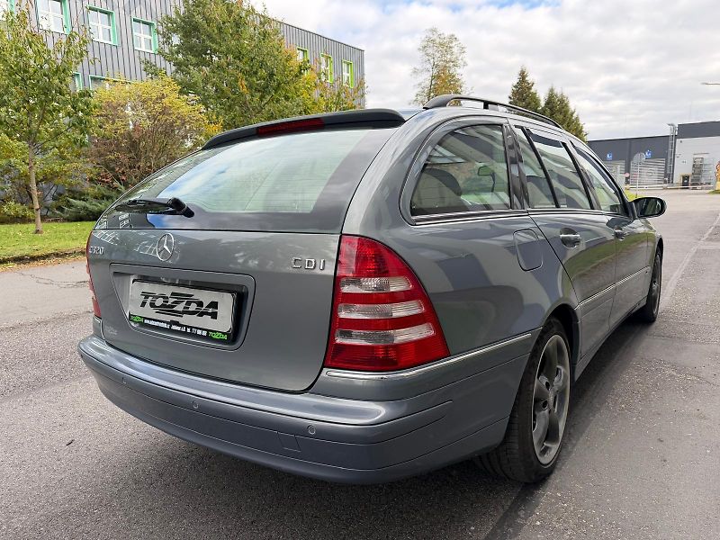 Mercedes-Benz Třídy C 320 3,0 CDi Elegance  - fotka 5 z 23