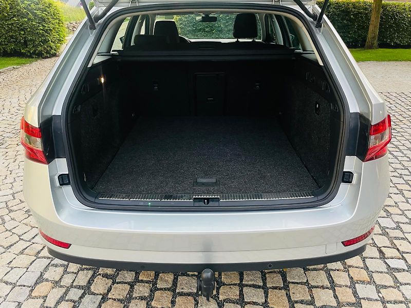Škoda Superb 1.4TSI 4x4 MANUÁL VÝHŘEV TAŽNÉ - fotka 18 z 45