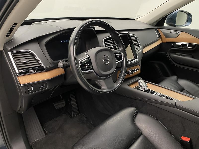 Volvo XC90 B5 AWD INSCRIPTION REZERVACE - fotka 4 z 46