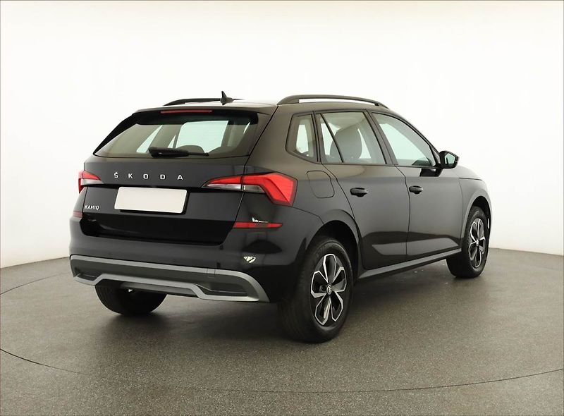 Škoda Kamiq (2023) Ambition Plus 1.0 TSI, ČR - fotka 5 z 19