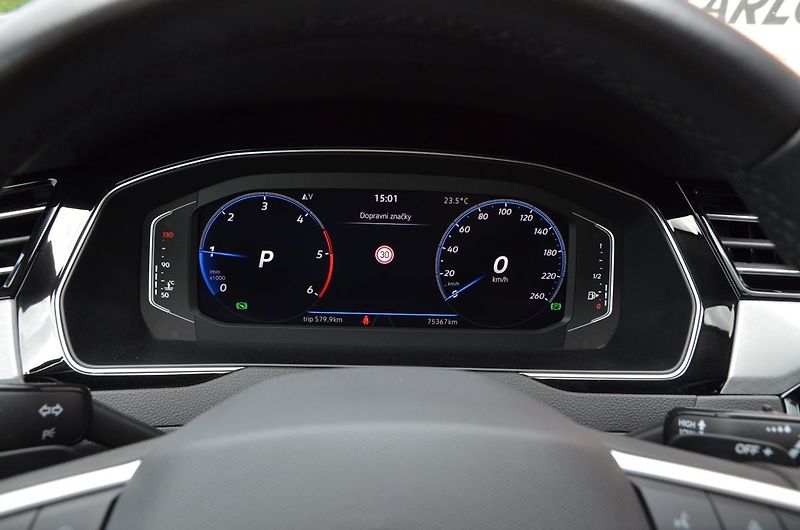 Volkswagen Passat (2021) 2.0 TDi DSG / 77.300km / 1.MAJ - fotka 32 z 42