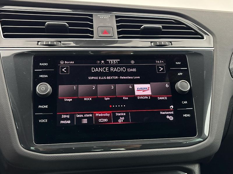 Volkswagen Tiguan R-Line DSG - fotka 12 z 29