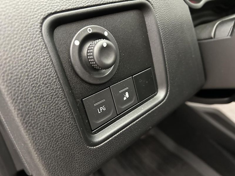 Dacia Duster 1.0 TCE Comfort - fotka 9 z 24