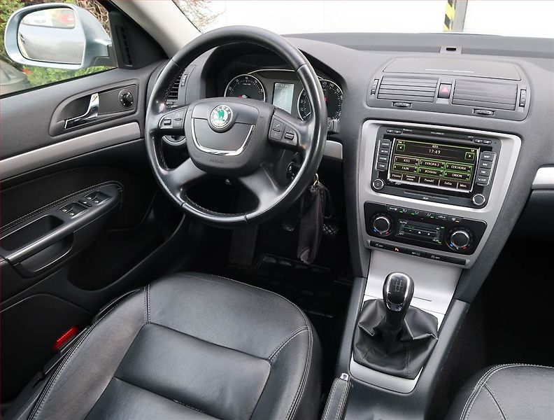Škoda Octavia (2012) 1.4 TSI, Navi, Tempomat - fotka 7 z 21