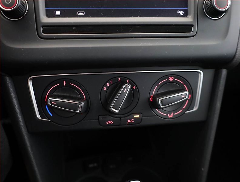 Volkswagen Polo (2016) 1.2 TSI, Automat, ČR,1.maj - fotka 11 z 18