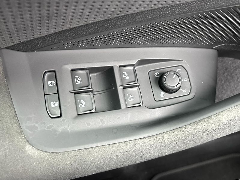 Škoda Superb Sportline 4x4 DSG - fotka 21 z 29