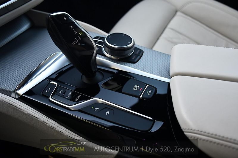 BMW Řada 5 520d - fotka 35 z 58