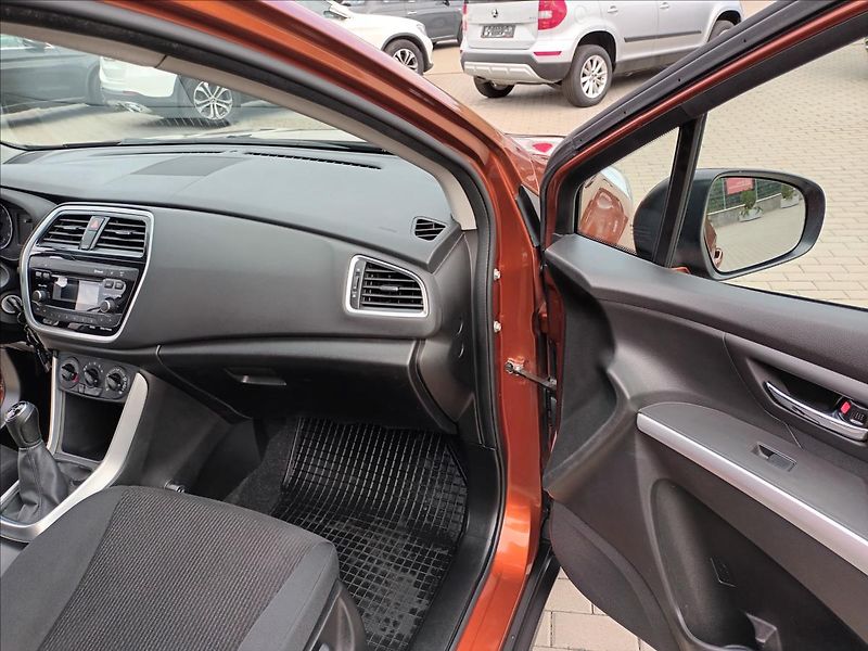 Suzuki SX4 S-Cross 1,0 BJet,82KW,ČR,TAŽNÉ, - fotka 23 z 36