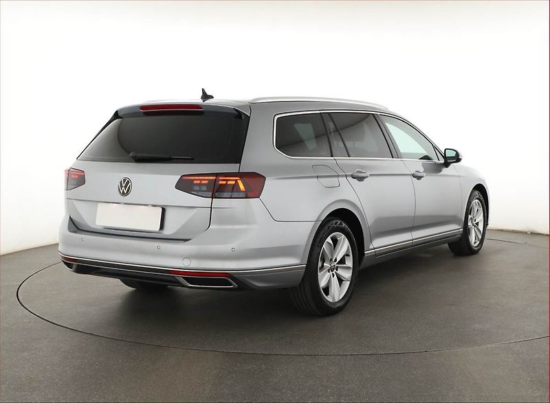 Volkswagen Passat (2023) 2.0 TDI - fotka 5 z 19