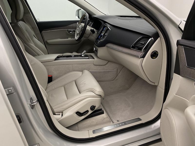 Volvo XC90 B5 AWD INSCRIPTION REZERVACE - fotka 23 z 54