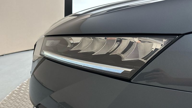 Škoda Octavia 2.0 TDI Style Combi - fotka 18 z 24