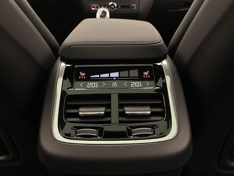 Volvo XC60 (2026) B5 AWD AUT ULTRA BLACK EDITION - fotka 69 z 70