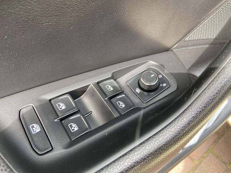 Volkswagen Passat (2017) 2.0Tdi 110kw DSG - fotka 25 z 38