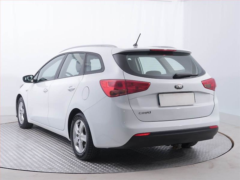 Kia Ceed (2013) 1.6 GDI, Tempomat - fotka 4 z 18