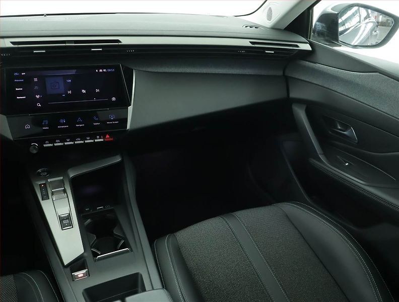 Peugeot 308 (2023) Allure 1.2 PureTech, Automat - fotka 8 z 20