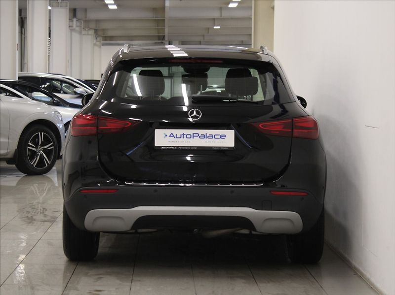 Mercedes-Benz GLA 2,0 200D 4Matic 1.maj.ČR.35tkm - fotka 4 z 23
