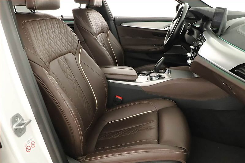 BMW Řada 5 (2021) 540i xDrive - fotka 7 z 20