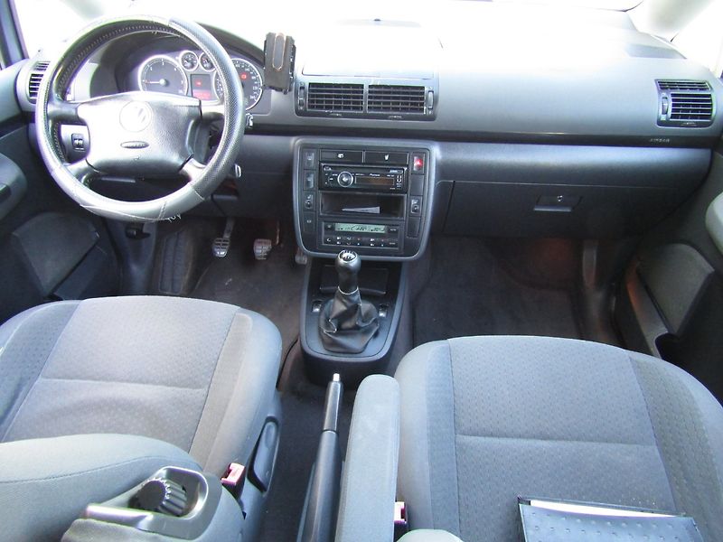 Volkswagen Sharan (2004) 1.9 TDI 85kW 7 SEDADEL - fotka 15 z 35
