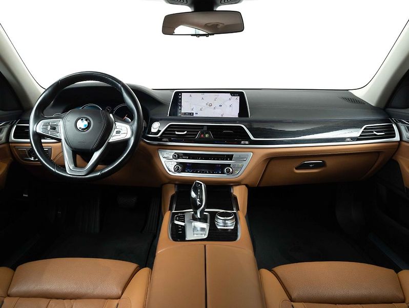 BMW Řada 7 740d xDrive - fotka 13 z 22