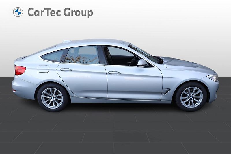 BMW Řada 3 320i xDrive - fotka 6 z 14