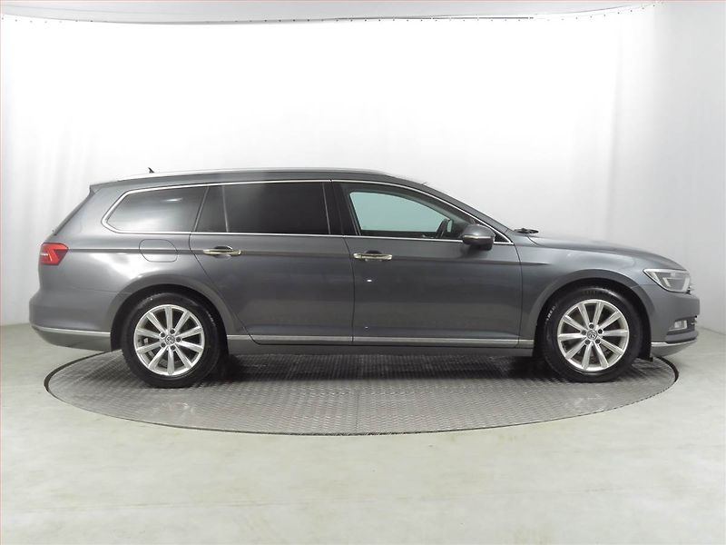 Volkswagen Passat (2015) 2.0 TDI, Automat, Kůže, Navi - fotka 6 z 21