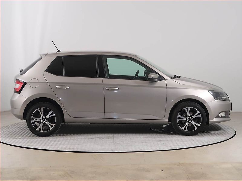 Škoda Fabia (2017) 1.0 TSI, Tempomat - fotka 6 z 15