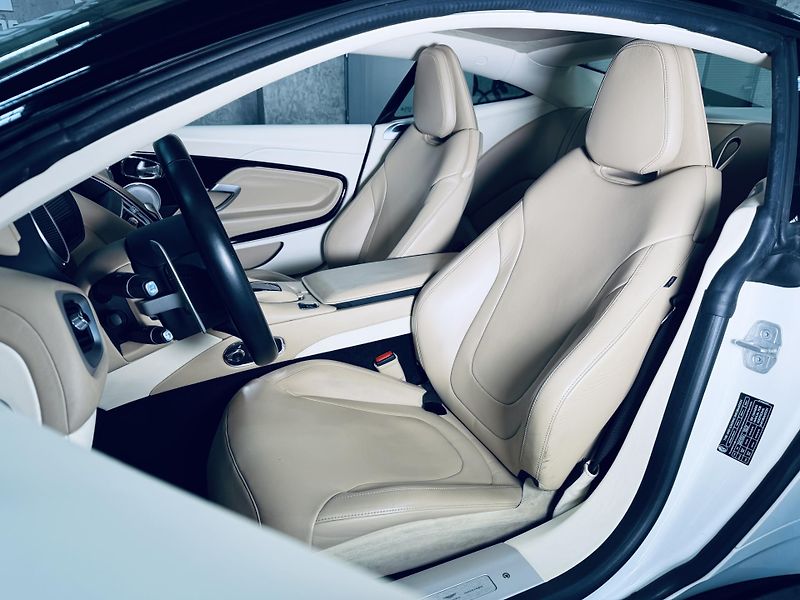 Aston Martin DB11 (2017) V12*5.2*B&O*360*TOP - fotka 25 z 43