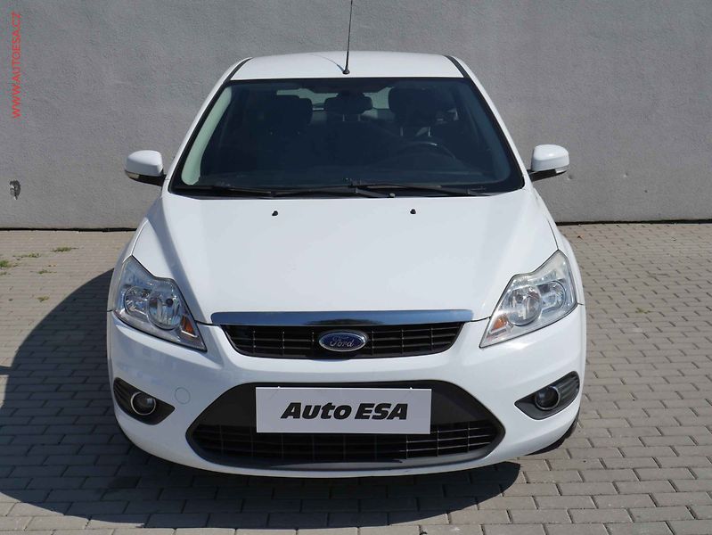 Ford Focus (2011) 1.6 TDCi, ČR, AC, park.asist - fotka 2 z 14