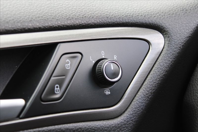 Volkswagen Golf 1,4 TSI  VÝHŘEVY,TAŽNÉ,BIXENON - fotka 20 z 28