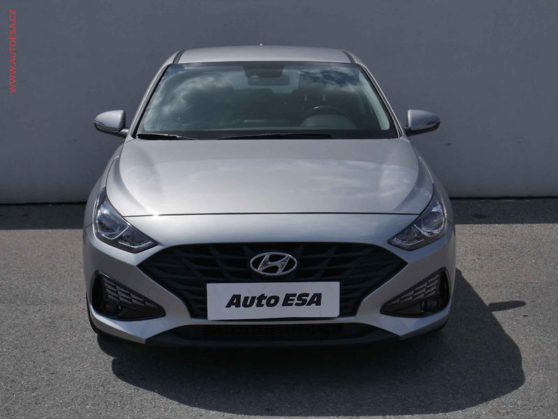 Hyundai i30 (2021) 1.5 DPi, ČR, AC, LED, kamera - fotka 2 z 15