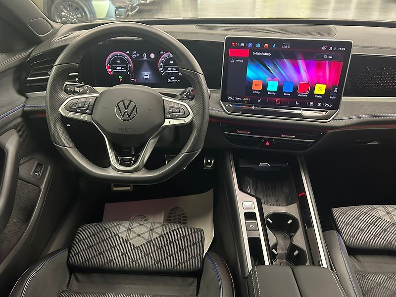 Volkswagen Passat (2025) R-Line Black 142kW DSG 4WD | Z - fotka 44 z 65