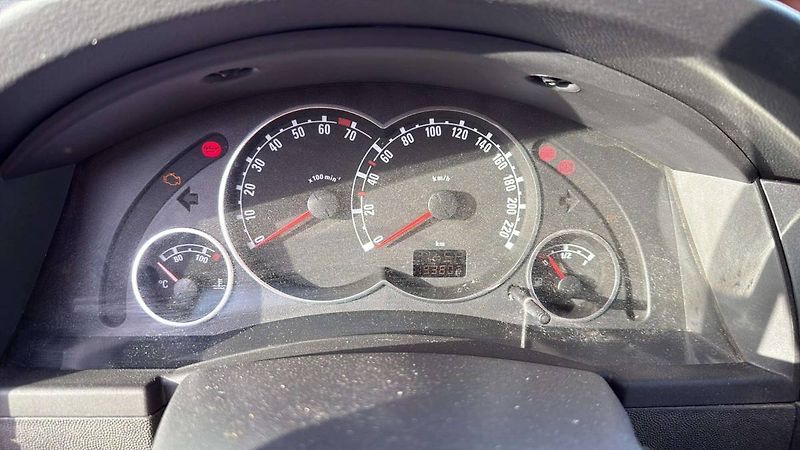 Opel Meriva A  1.4i 16V MT5 (66kW/90k) - fotka 18 z 24