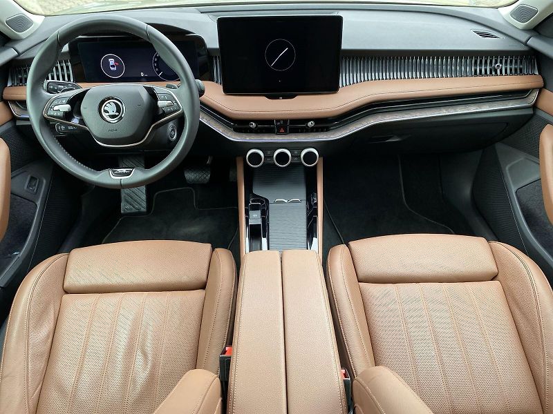 Škoda Superb (2024) 2.0 TDI 4x4 DSG L&K - fotka 5 z 38