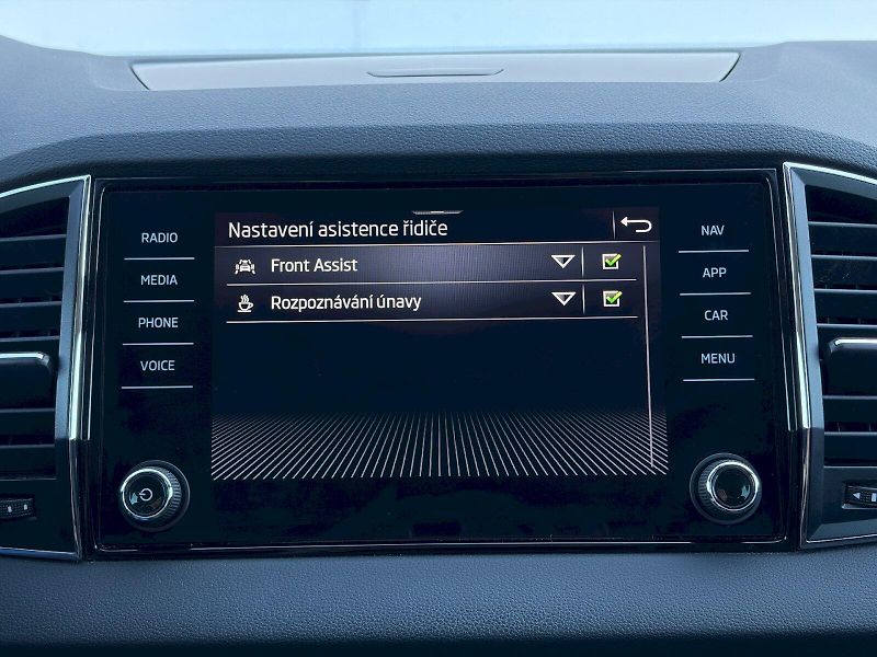 Škoda Karoq (2022) DSG 1.5 TSI / 110 kW / STYLE P - fotka 28 z 30