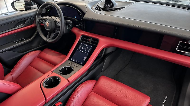 Porsche Taycan (2023) - fotka 11 z 25