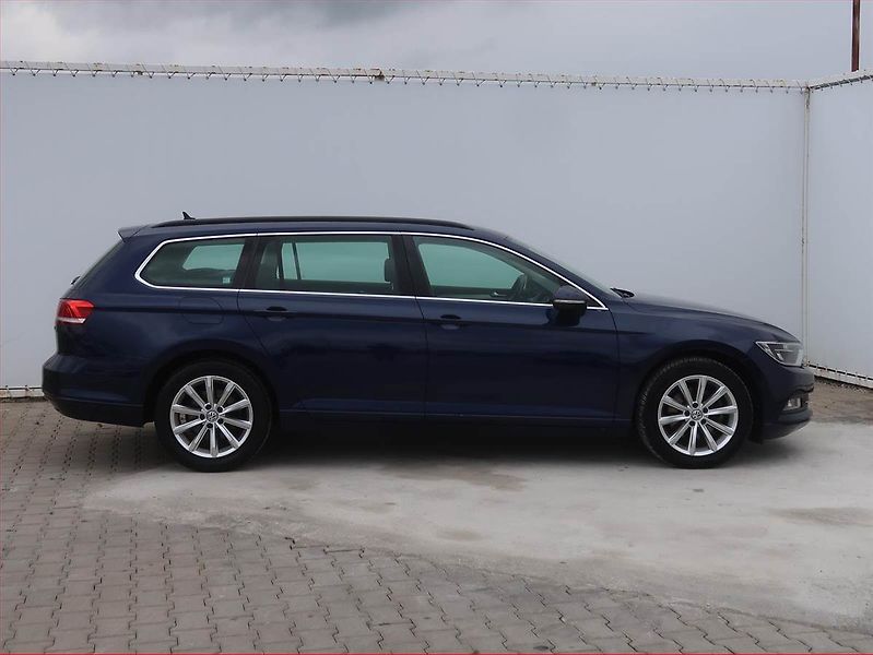 Volkswagen Passat (2017) 1.6 TDI, Automat, Navi - fotka 6 z 18