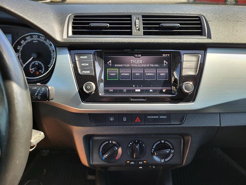 Škoda Fabia 1.0 TSI 70kW Combi TOUR *ČR - fotka 12 z 43